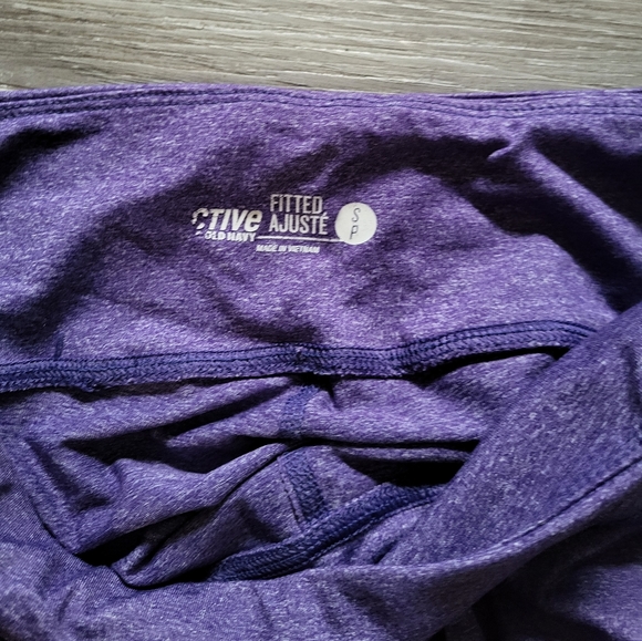 Old Navy crops - Picture 3 of 3